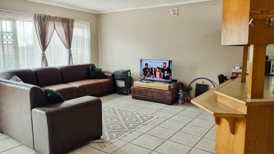 2 Bedroom Property for Sale in Langenhovenpark Free State